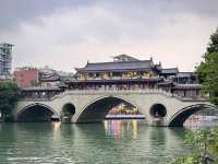 สะพานโบราณกว่า 300 ปี ที่มีช็อปปิ้งสตรีทอยู่ด้านบน