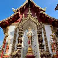Wat Bukkhalo：紫紅聖地 🌸🏯