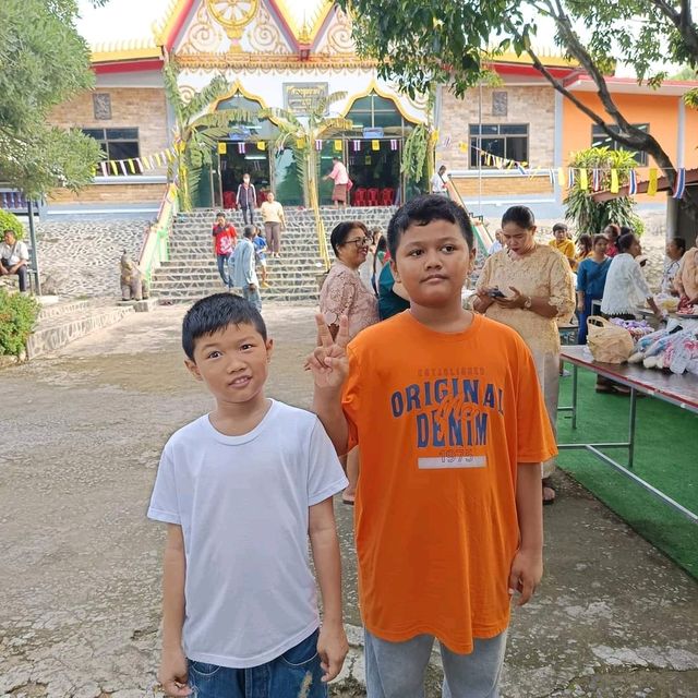 ทำบุญที่วัดห้วยดีเลิศ