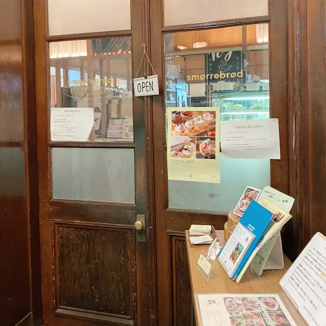 大阪古蹟內的北歐cafe！中之島圖書館Smørrebrød Kitchen