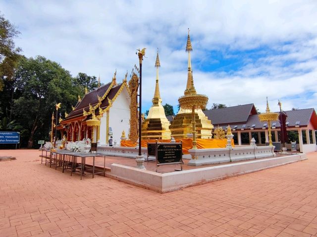 ไหว้พระ ขอพร วัดพระธาตุดอยตุง เชียงราย