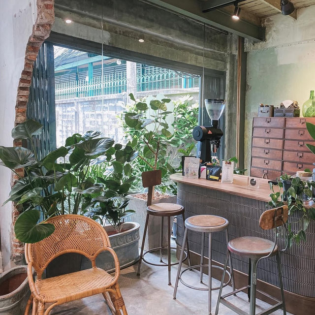 ร้านกาแฟลับ Piccolo vicolo cafe’ • ราชเทวี  ☕️