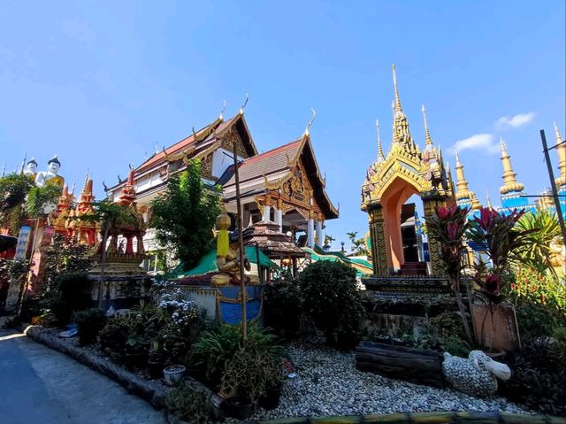 ชมสถาปัตยกรรมปูนปั้นที่งดงาม มีเอกลักษณ์