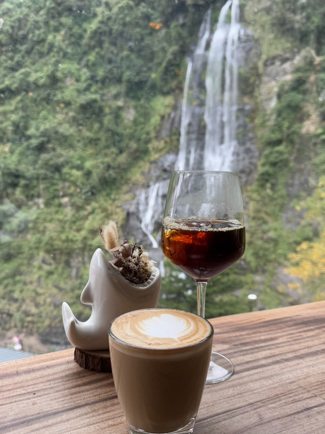 Experience Wulai Waterfalls: Majestic Views 