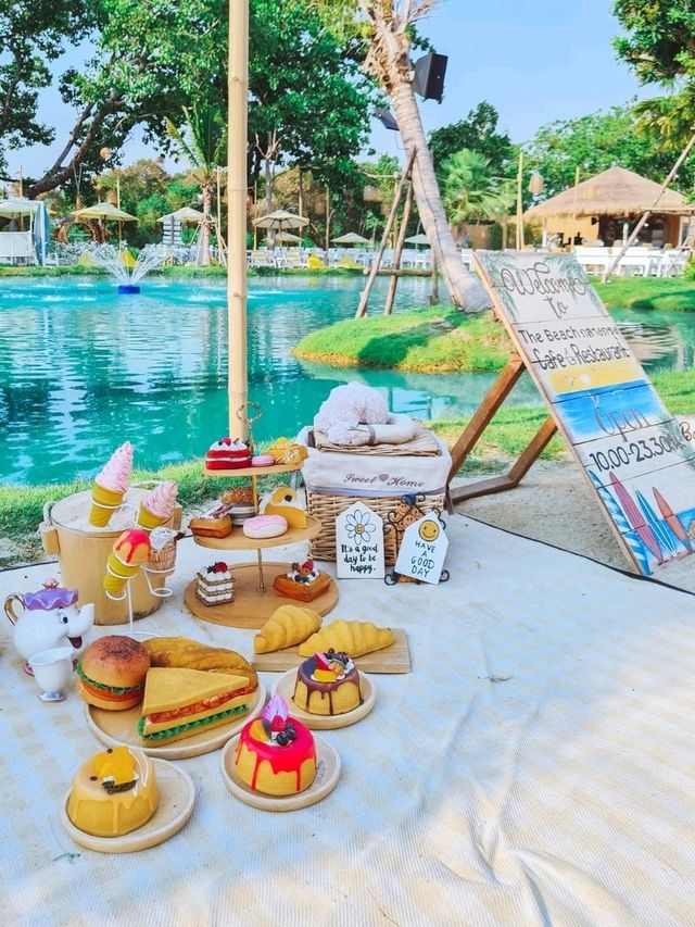 คาเฟ่มีชายหาดที่ลาดกระบัง The Beach กลางกรุง