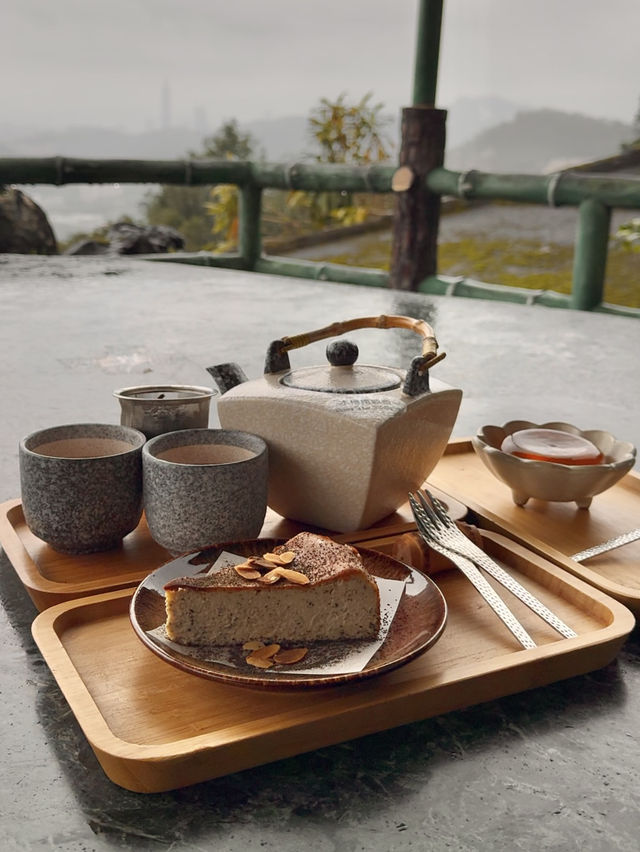 Sipping Tea Above the City: A Morning at Sunyang Tea House, Maokong