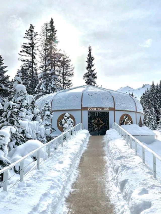 🎿 Skiing in Davos: Switzerland’s High-Altitude Adventure 🏔️❄️