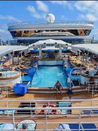 🌊🚢 Set Sail with Norwegian Cruise Line! ⚓✨