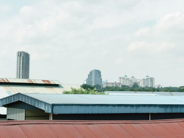 Klang KTM Station: A Cityscape Above the Tracks 🚆