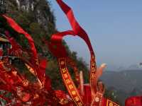 **陽朔如意峰：高空俯瞰喀斯特峯林嘅壯麗體驗！** 🌄 