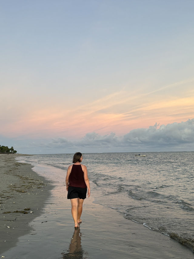 A Visit to Woranu Beach: A Day of Serenity and a Sunset to Remember 🌊🌅 