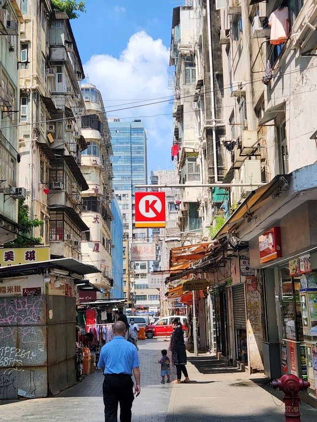 밤에는 화려한 야시장 낮에는 아기자기한 골목, 템플스트리트