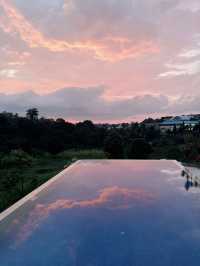 A Poolside Sunset at Hotel Sinar – Like a Dreamy Magazine Cover 🌅🏊