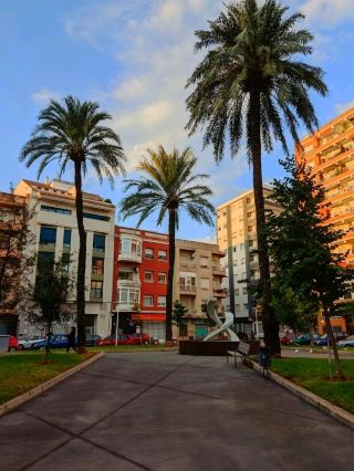 A small town with unique scenery located between the inland mountains and the Mediterranean Sea