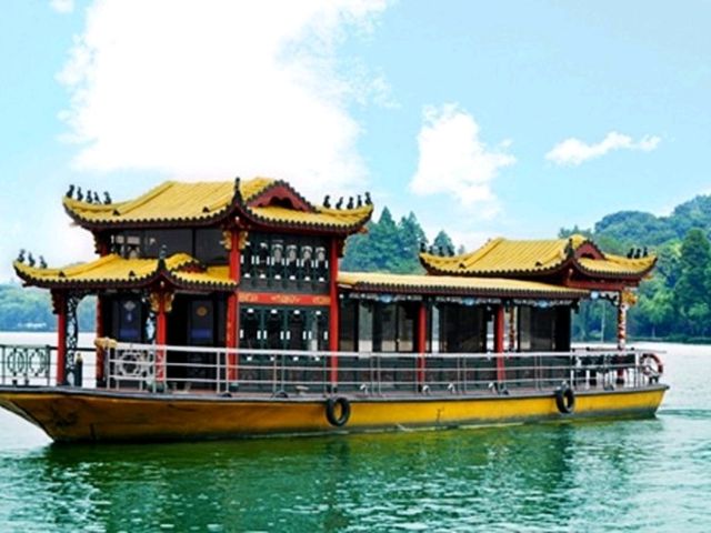  Exploring Hangzhou's West Lake: The China's natural gem!