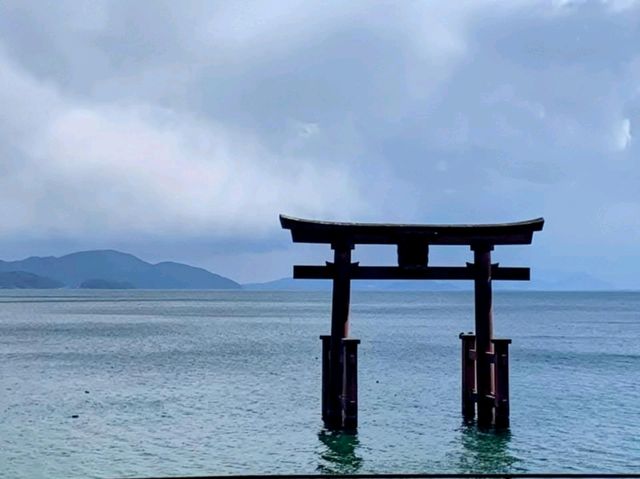 琵琶湖畔的海上鳥居，滋賀縣近江的白鬚神社