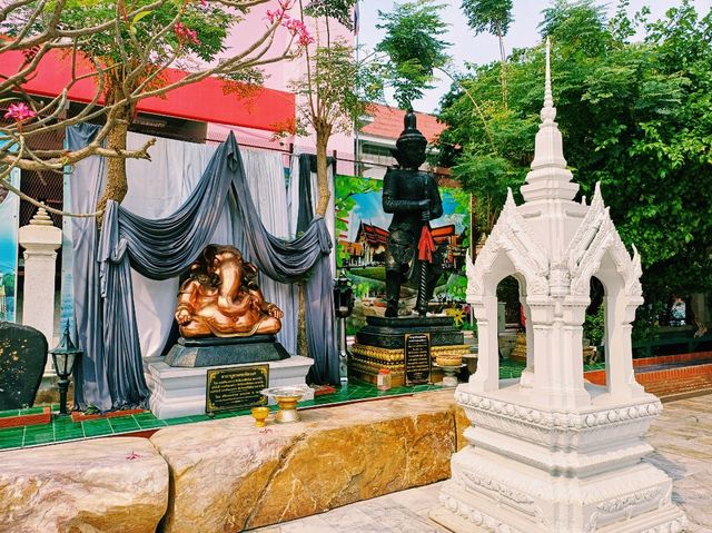 泰國曼谷湄南河畔老城區皇家古跡寺廟一日遊行程，祈福非常靈驗，適合祈福打卡拍照📸冥想