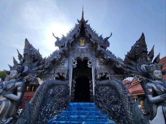 สุดตระการตา อุโบสถเงิน หลังแรกของโลก