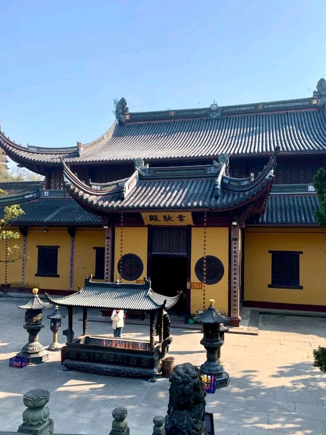 Tiantong Temple: A Sanctuary of Zen and Splendor