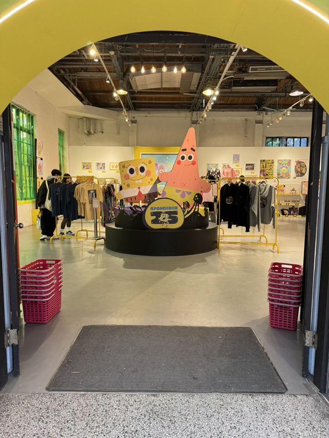 台北華山文創園區史努比與海綿寶寶