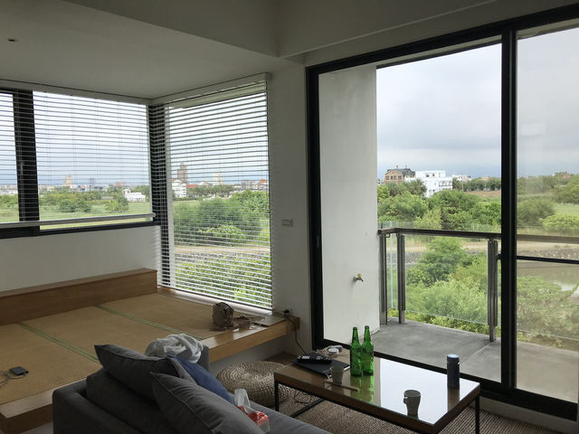 宜蘭高腳屋民宿分享：清水模建築裡的療癒生活感住宿
