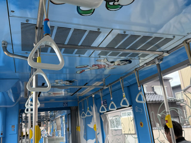 去高岡市坐哆啦A夢電車