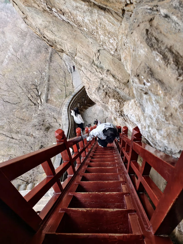🏯 The “Hanging Temple” of Northeast China – So Stunning, Yet So Few Know About It!!