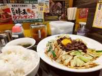 名古屋美食｜在地人推薦深藏2樓內臟炒野菜~竟是知名野狼系拉麵店