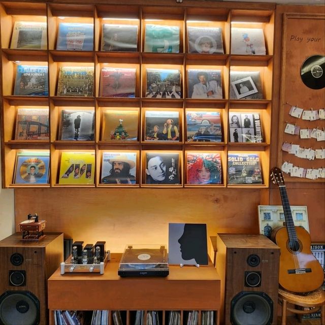 LISTEN PAGE CAFE