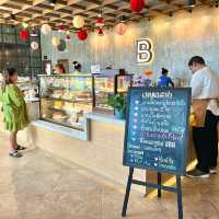 BROWN Brew & Bistro คาเฟ่และร้านอาหารปากน้ำปราณ