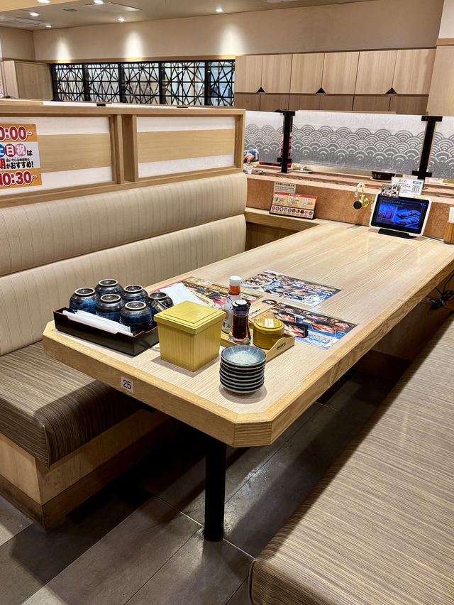 【大阪府・茨木市】旬と技が織りなす回転寿司店「にぎりの徳兵衛 イオンモール茨木店」