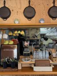 谷川岳の麓で味わう癒しの時間「ANDo&CAFE」—自然と調和する山カフェ