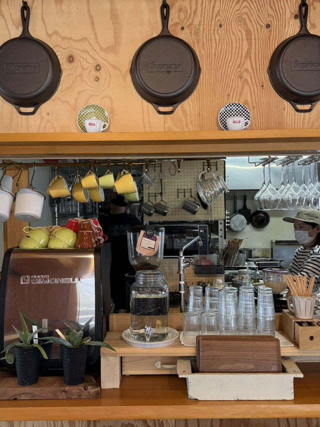 谷川岳の麓で味わう癒しの時間「ANDo&CAFE」—自然と調和する山カフェ