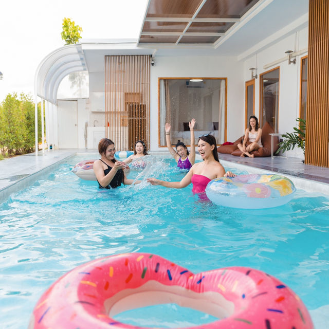 Pool Villa ใกล้ทะเลหาดเเม่รำพึง บ้านสวย สระกว้าง