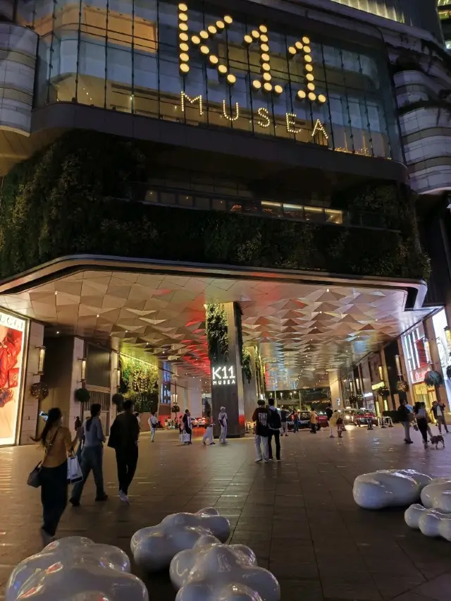 逛的不只是商場，更是一場城市美學散步。