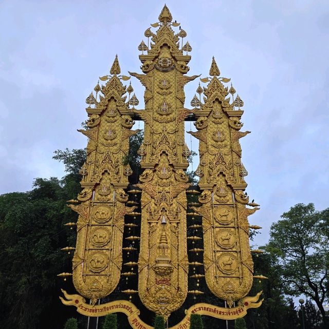 อนุสาวรีย์พ่อขุนเม็งรายมหาราช 