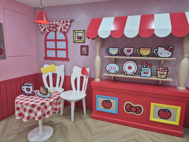 키티 덕후주목! 명동 3층 대형 카페🎀🍎