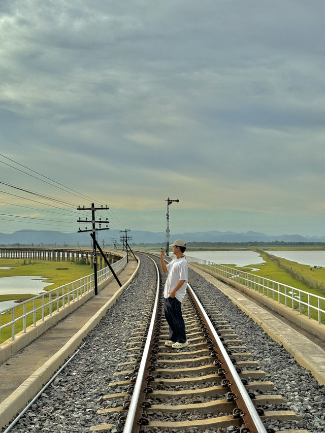 หน้าฝนนี้ ไปถ่ายรูปกับรถไฟลอยน้ำกันนน 💚💦