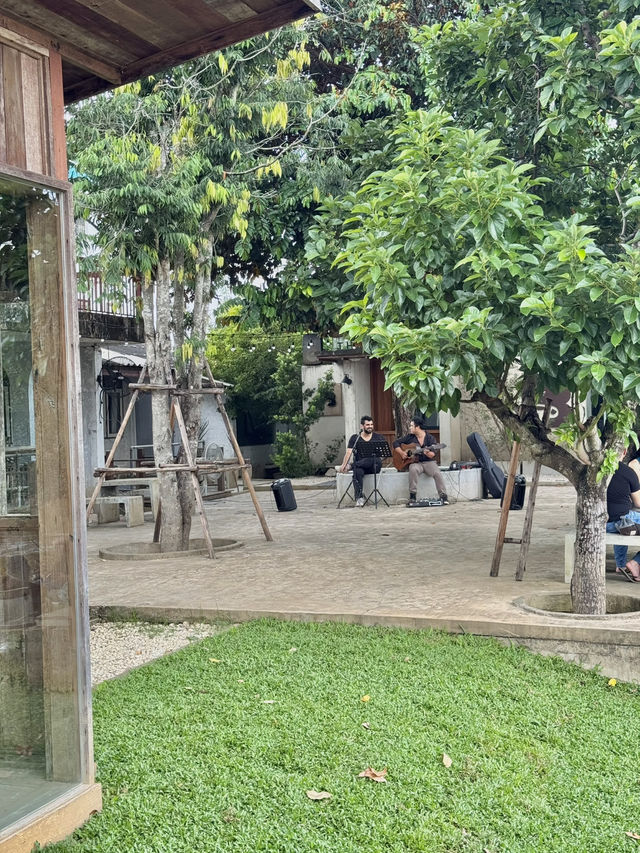 คาเฟ่ริมแม่น้ำปิงเชียงใหม่ ไวบ์ดีมาก🏠🏞️