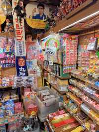 大人も子供もワクワクすること間違いなし🤍 昭和の懐かしさ満点なレトロさがたまらない駄菓子屋さん😍🍭🍫