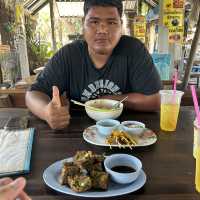 ก๋วยเตี๋ยวมุมโค้ง ร้านดังจังหวัดอ่างทอง
