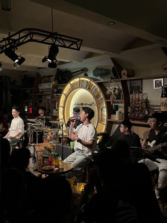 A Cozy Night at Acoustic Bar – Nam Kỳ Khởi Nghĩa 🎶