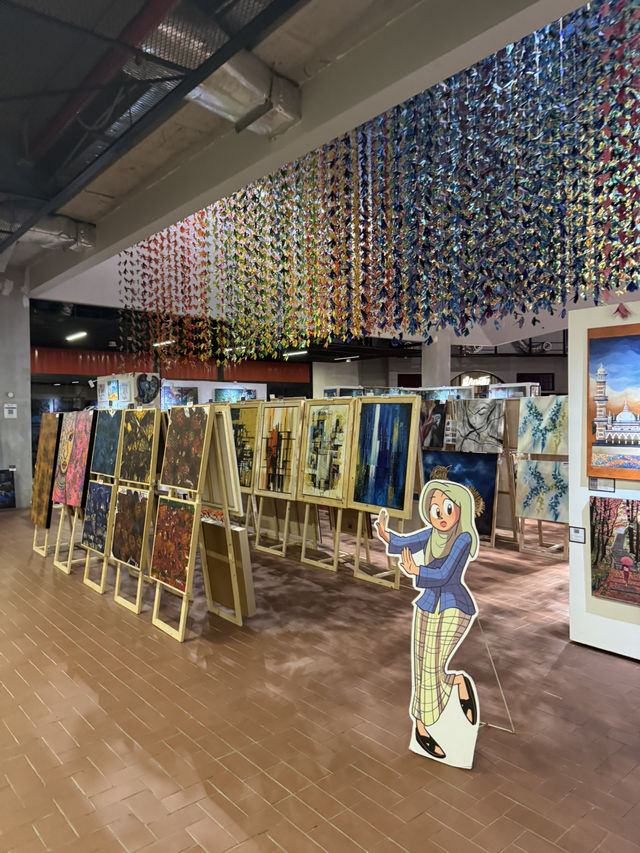 Art & vibrant escapes 