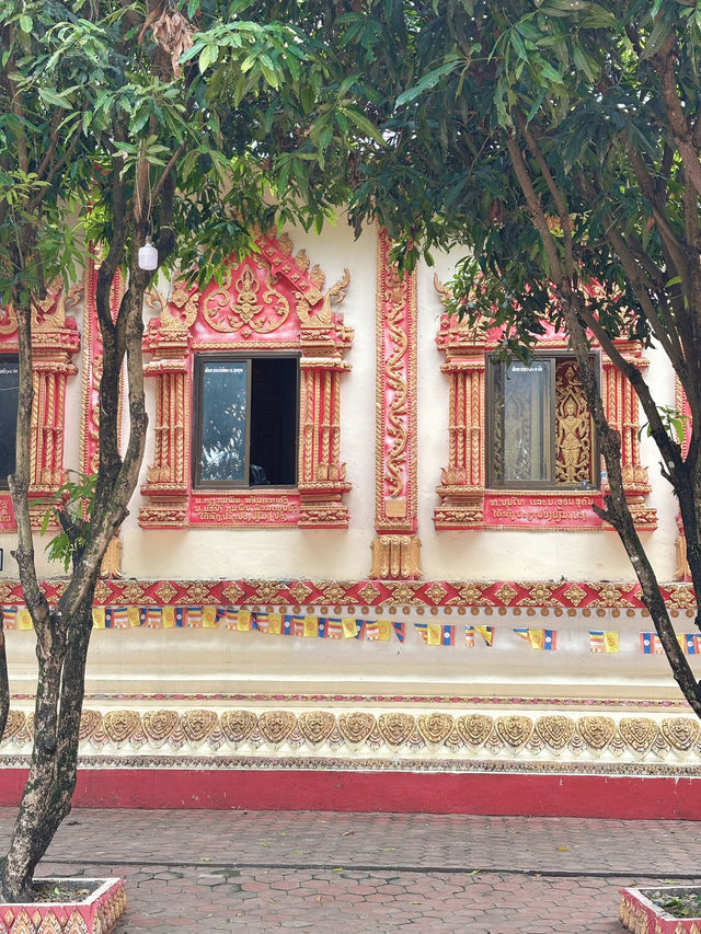 Wat that สัมผัสวัดพื้นบ้านสวยๆที่วังเวียง 