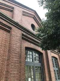 【東京都北区　レンガ造りの中央図書館で過ごす午後のひと時】
