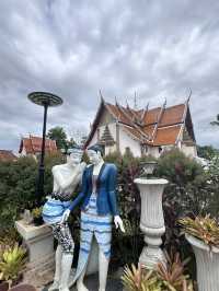 タイにある“愛をささやく”壁画