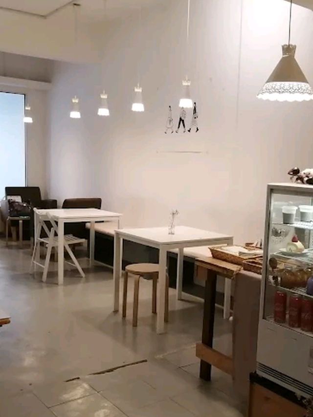 A Favourite Moment in Lovely cafe 