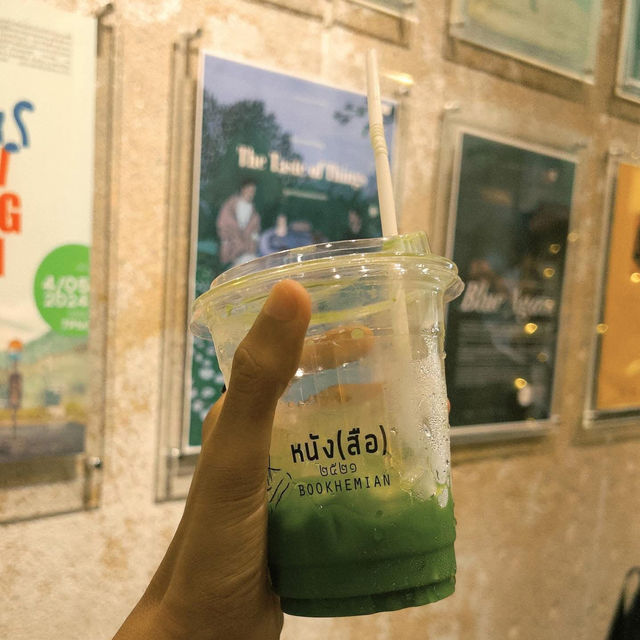 📚☕ หนัง(สือ) 2521 – คาเฟ่ที่ไม่ใช่แค่ร้านกาแฟ 