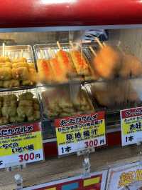 🍢 A Tasty Stroll Through Tsukiji Outer Market – Tamagoyaki, Ramen, Seafood & Soft Serve 🍦