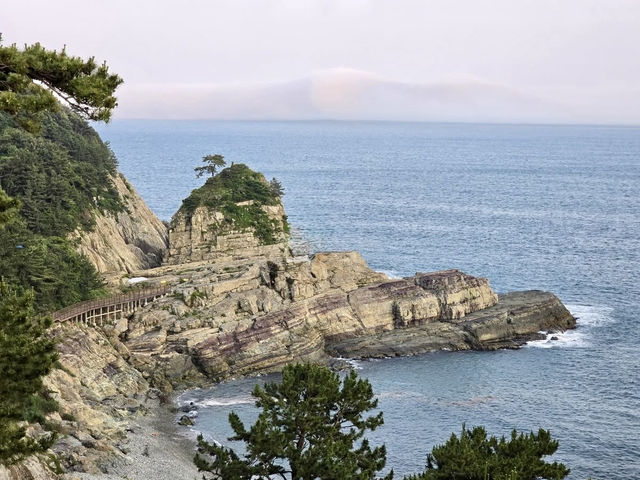 🌊⛱️ Hakdong Pebble Beach (흑돈몽돌해변) Summer Guide: Korea’s Unique Black Pebble Paradise